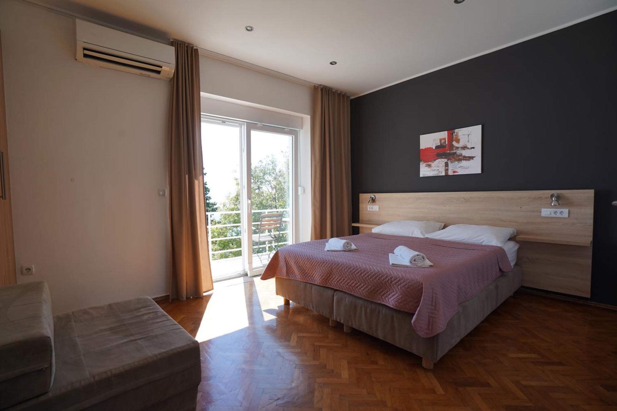 Rooms Villa Lucija คราลเยวีจา ภายนอก รูปภาพ