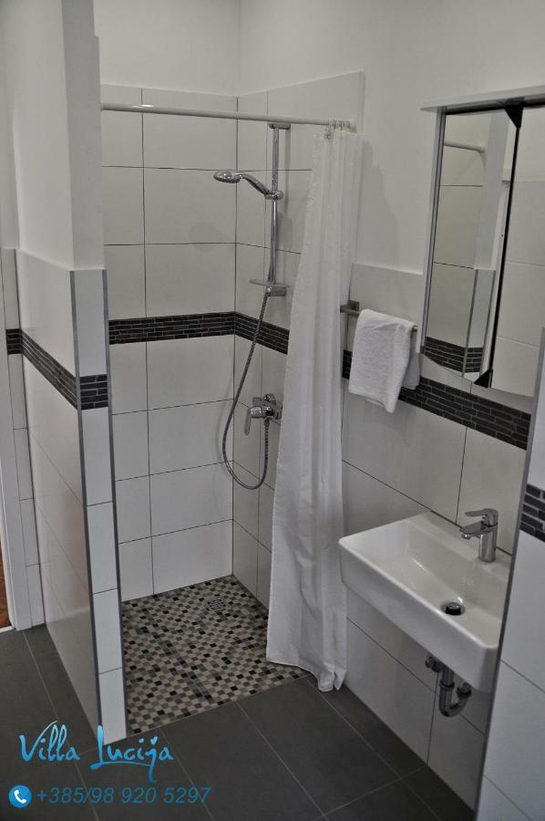 Rooms Villa Lucija คราลเยวีจา ภายนอก รูปภาพ
